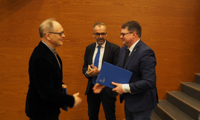 Od lewej: prof. Piotr Bojarski, prof. Piotr Stepnowski i prof. Wiesław Laskowski