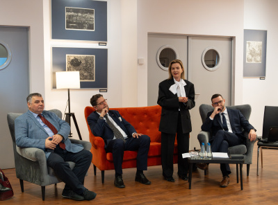 Prof. Anna Jurkowska-Zeidler opens the meeting