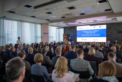 Sala obrad wypełniona uczestnikami konwentu