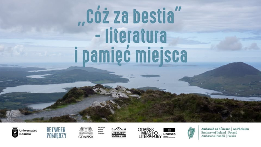 plakat - pejzaż ze wzgórzami w pochmurny dzień, napis „Cóż za bestia! Literatura i pamięć miejsca” 