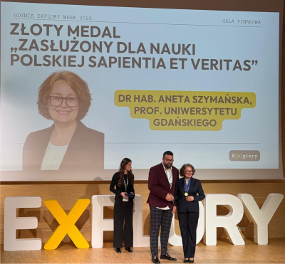 Wręczenie medalu dr hab. Anecie Szymańskiej, prof. UG, podczas gali konkursu Explory