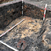 4. Średniowieczna łopata w wykopie archeologicznym, Stare Miasto, gm. Dąbrówno, fot Arkadiusz Koperkiewicz