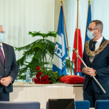 Od lewej prof. Krzysztof Bielawski i prof. Piotr Stepnowski