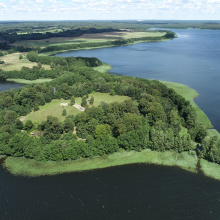Fot. 1 - grodzisko w Grąbczynie nad Jeziorem Wierzchowo
