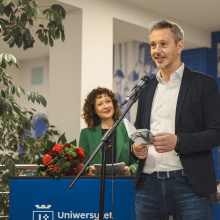 Jubileusz, wernisaż i promocja powieści prof. Tomasza Szkudlarka, fot. Alan Stocki, 037