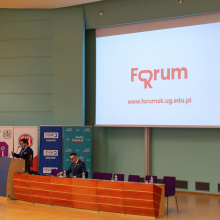 I Forum Ośrodków Kuratorskich - zdjęcie prowadzących: Dziekana WPiA prof. Wojciecha Zalewskiego i Łukasza Wirkusa