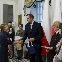 Gala: wręczenie dyplomu laureatce, fot. Przemysław Keler/KPRP