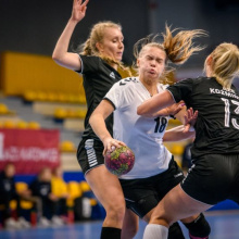 Na zdjęciu Julia Wtulich, do której trafiła nagroda MVP turnieju