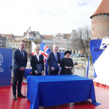 Porozumienie pomiędzy Uniwersytetem Gdańskim a Uniwersytetem Islandzkim, od lewej: Prorektor ds. Nauki prof. Piotr Stepnowski, Prorektor ds. Informatyzacji i Umiędzynarodowienia dr hab. Aneta Oniszczuk- Jastrząbek, prof. UG, Jón Atli Benediktsson - Rektor Uniwersytetu Islandii, Lilja Dögg Alfreðsdóttir - Minister Edukacji, Nauki I Kultury