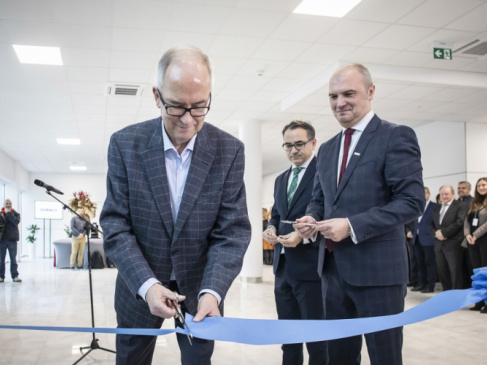 Otwarcie Instytutu Informatyki - przecięcie wstęgi