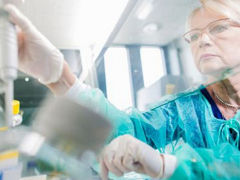 Prof. Krystyna Bieńskowska-Szewczyk _lab