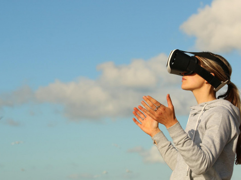 VR