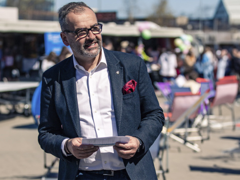 Rektor prof. Piotr Stepnowski 