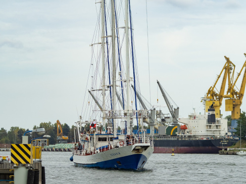 r/v Oceania