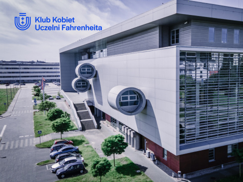Logo Klubu Kobiet UF na tle Biblioteki UG