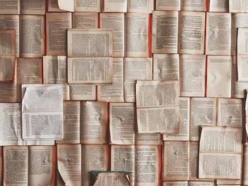 Zdjęcie otwartych książek