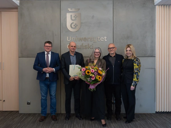 Sygnatariusze umowy dot. darowizny na utworzenie funduszu "Seminarium TuuM", fot. B. Jetczak
