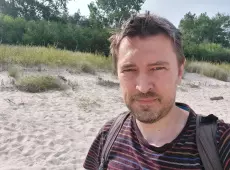 fot.