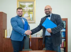 Burmistrz Miasta Kościerzyna D. Jereczek i Dyrektor Instytutu Politologii UG A. Modrzejewski