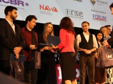 Finał konkursu FameLab Poland 2026 - Martyna Czarnomska na scenie wśród finalistów konkursu