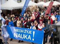 Parada Uczelni Fahrenheita pod hasłem Niech żyje nauka