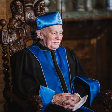 Prof. dr hab. Stefan Angielski