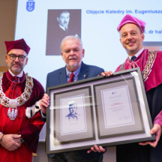 Od lewej: Rektor UG prof. Piotr Stepnowski; prof. Andrzej Rychard; Dziekan WNS prof. Michał Harciarek